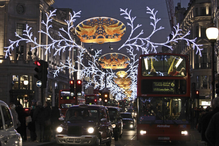 Christmas Lights in Oxford Street|Harrods the luxury department store famed for its iconic Christmas window display