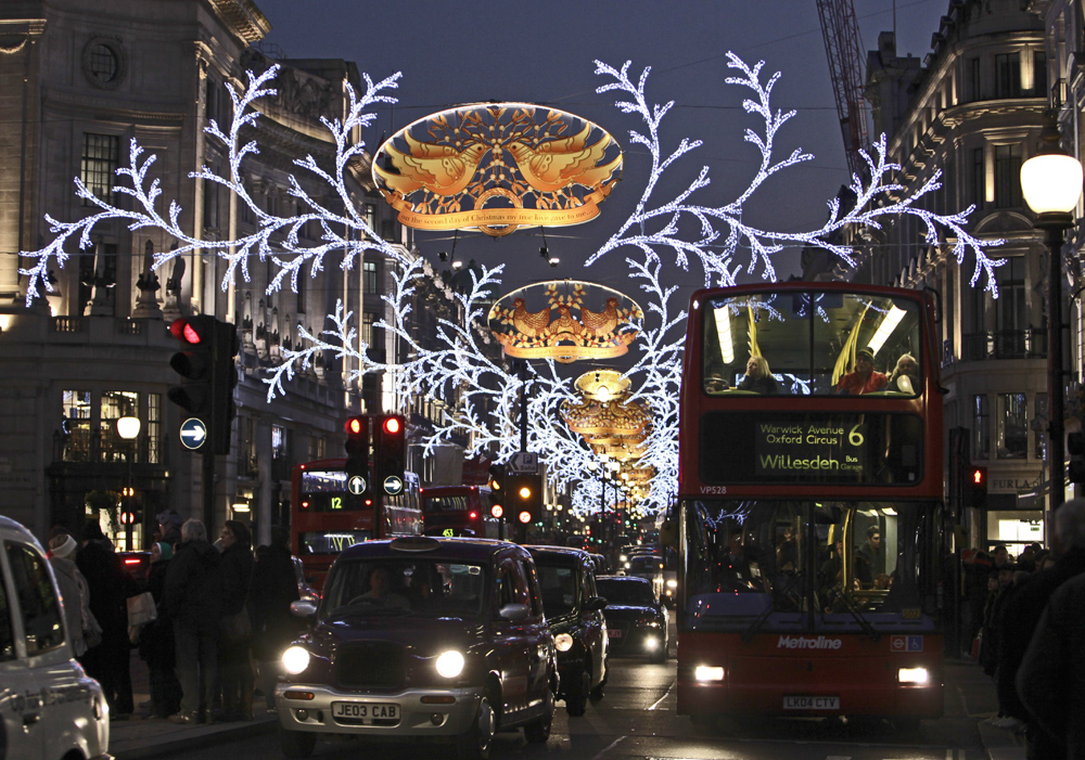 Christmas Lights in Oxford Street|Harrods the luxury department store famed for its iconic Christmas window display