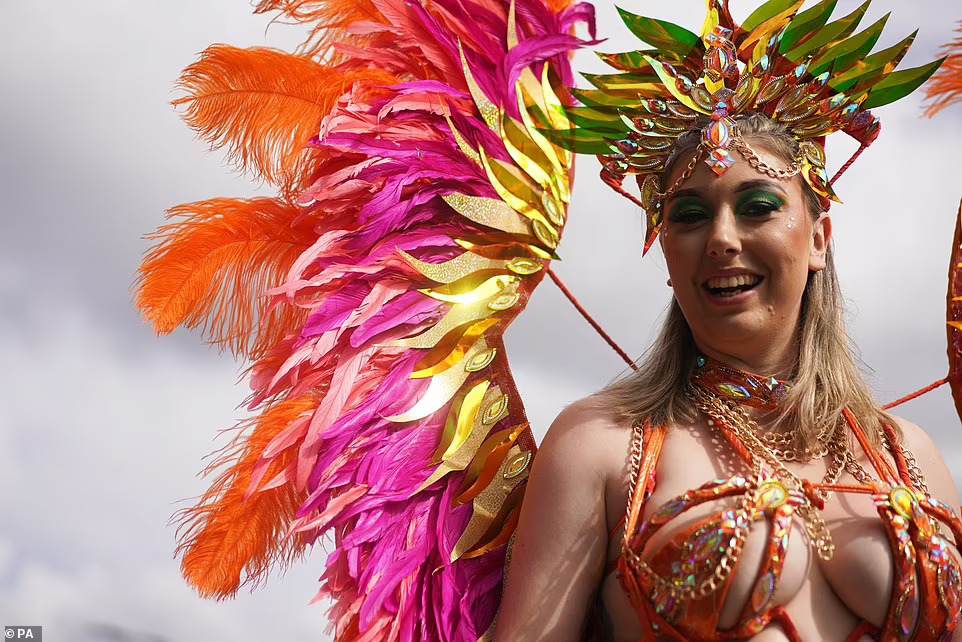 Samba dance performer in striking outfit in Notting Hill Carnival 2022