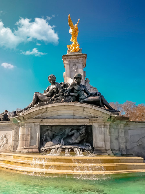 Queen Victoria Memorial opposite Buckingham Palace
