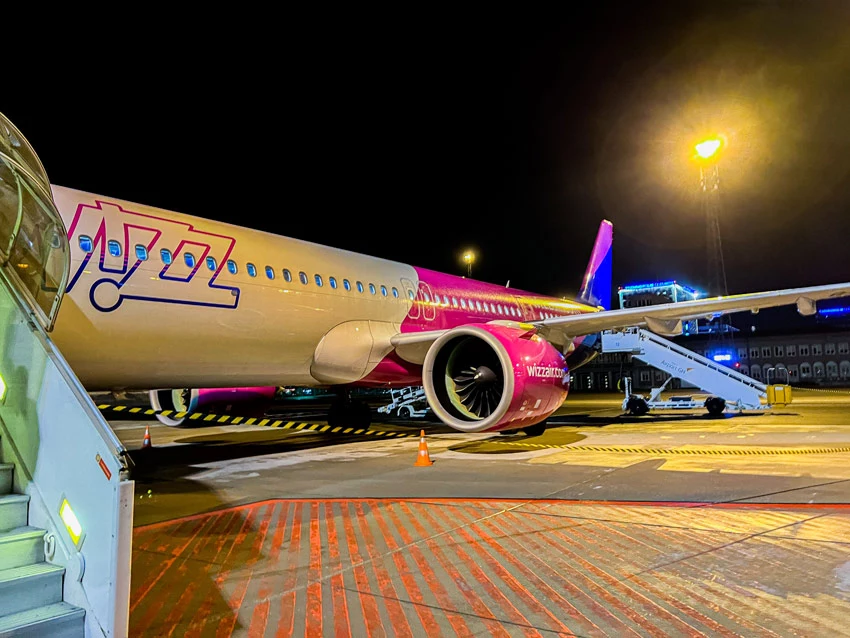 Tallinn to London Wizz Air aircraft